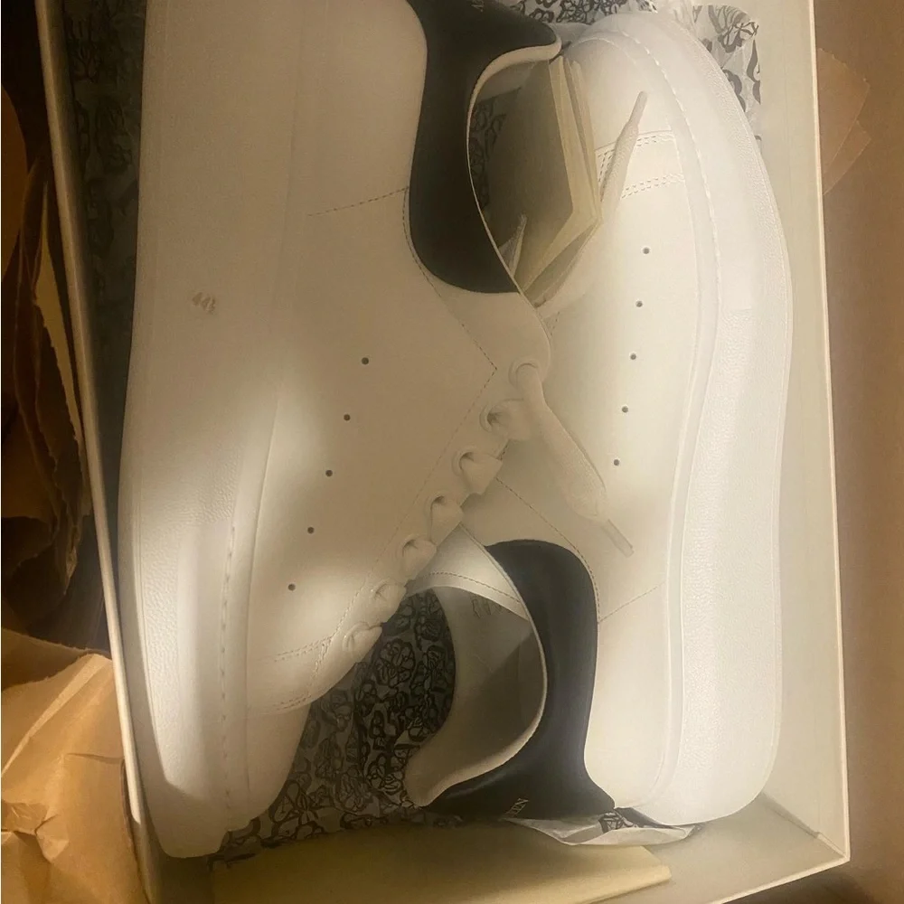 Alexander McQueen Mens Oversized Sneaker White/Black - Picture 4 of 9
